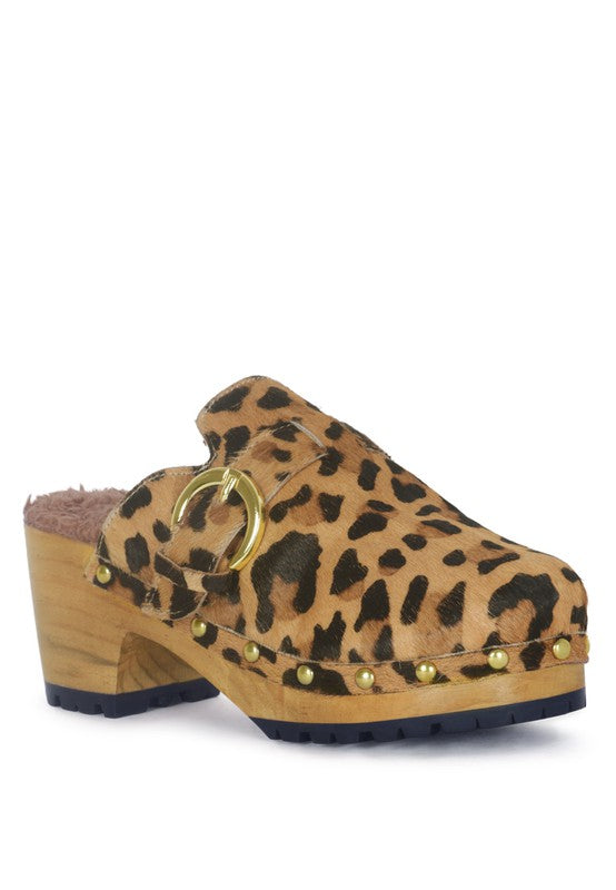 Prunus Buckled Women's Suede Round Toe Mule Clogs