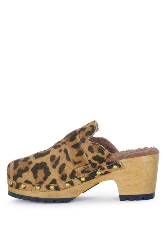 Prunus Buckled Women's Suede Round Toe Mule Clogs