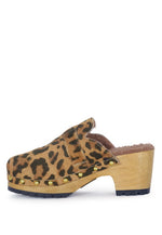 Prunus Buckled Women's Suede Round Toe Mule Clogs