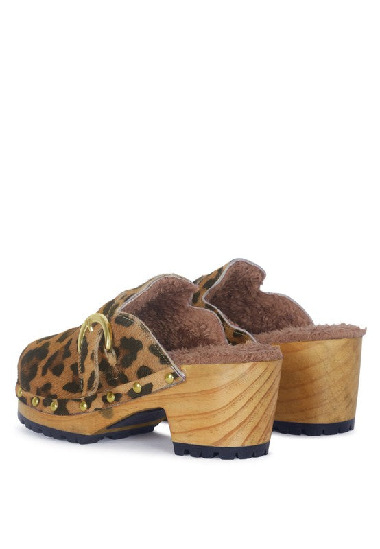 Prunus Buckled Women's Suede Round Toe Mule Clogs
