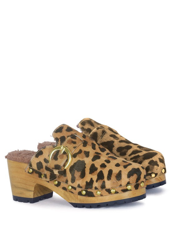 Prunus Buckled Women's Suede Round Toe Mule Clogs