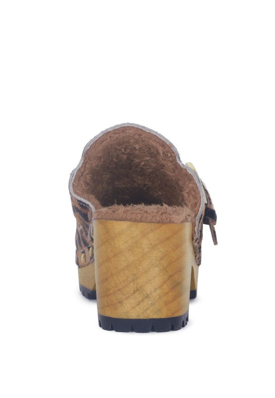 Prunus Buckled Women's Suede Round Toe Mule Clogs