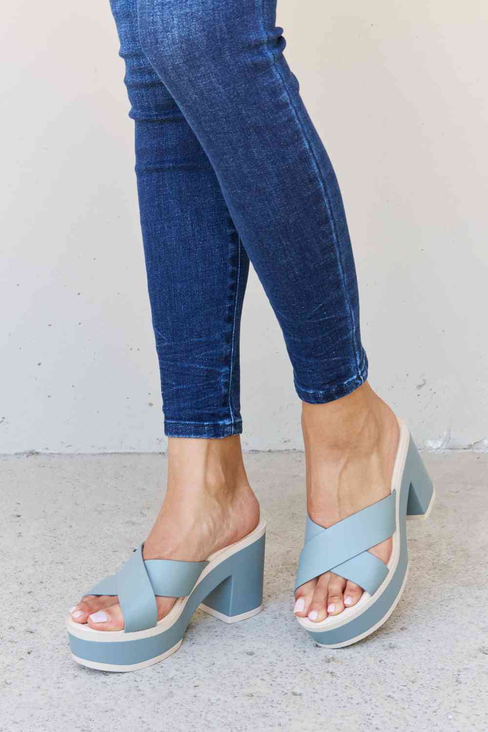 Weeboo Cherish The Moments Contrast Platform Mules in Misty Blue