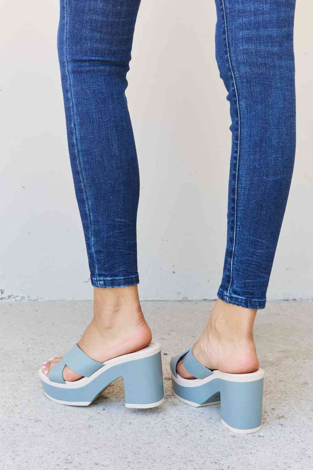 Weeboo Cherish The Moments Contrast Platform Mules in Misty Blue