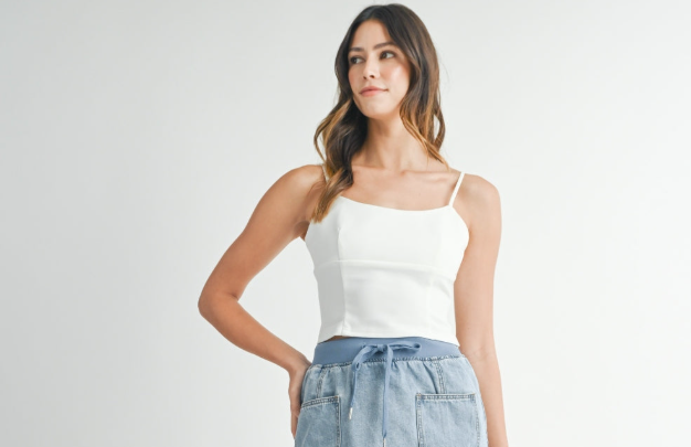 What Turns Minimal Summer Wear into a Style Statement?