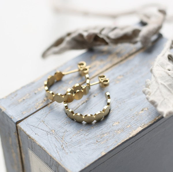 DISC EARRING