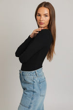 LE LIS Long Sleeve Round Neck Ribbed Bodysuit
